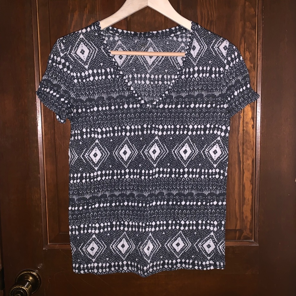 Black & White Tribal Print V-Neck Tee